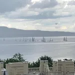 East From Paradise Apartman